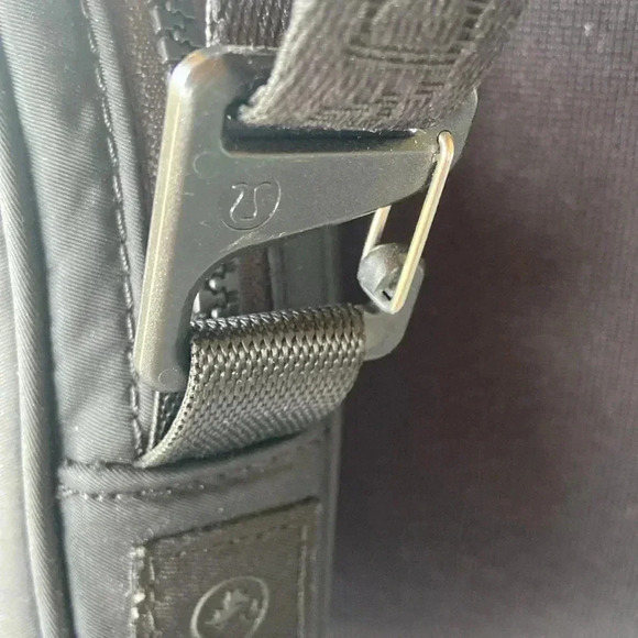 * NWOT* Lululemon | Limited Edition  Future Legacy Crossbody Bag - Picture 6 of 10